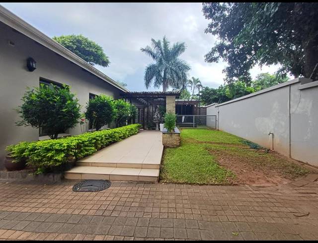 4 BEDROOM HOUSE FOR SALE IN LA LUCIA